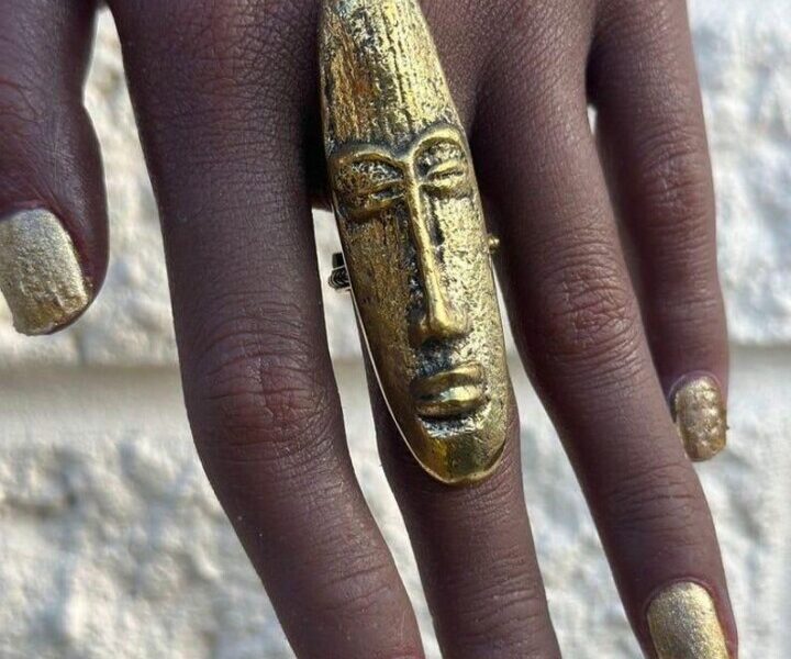 Collier ventre africain : traditions ancestrales et styles contemporains