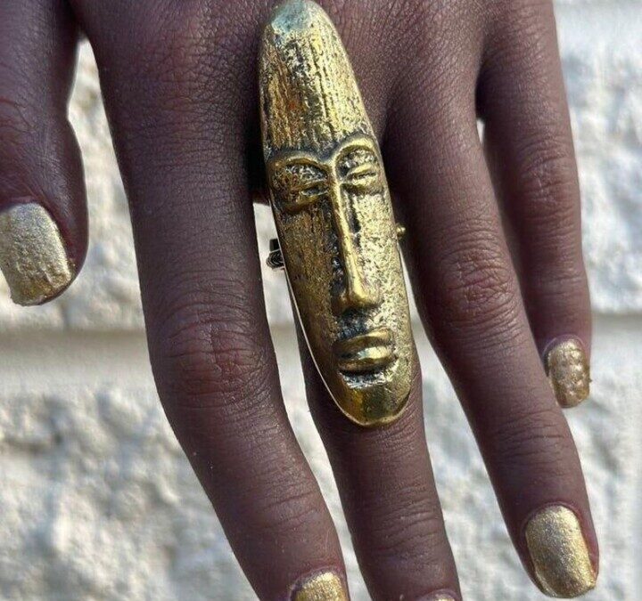 Collier ventre africain : traditions ancestrales et styles contemporains