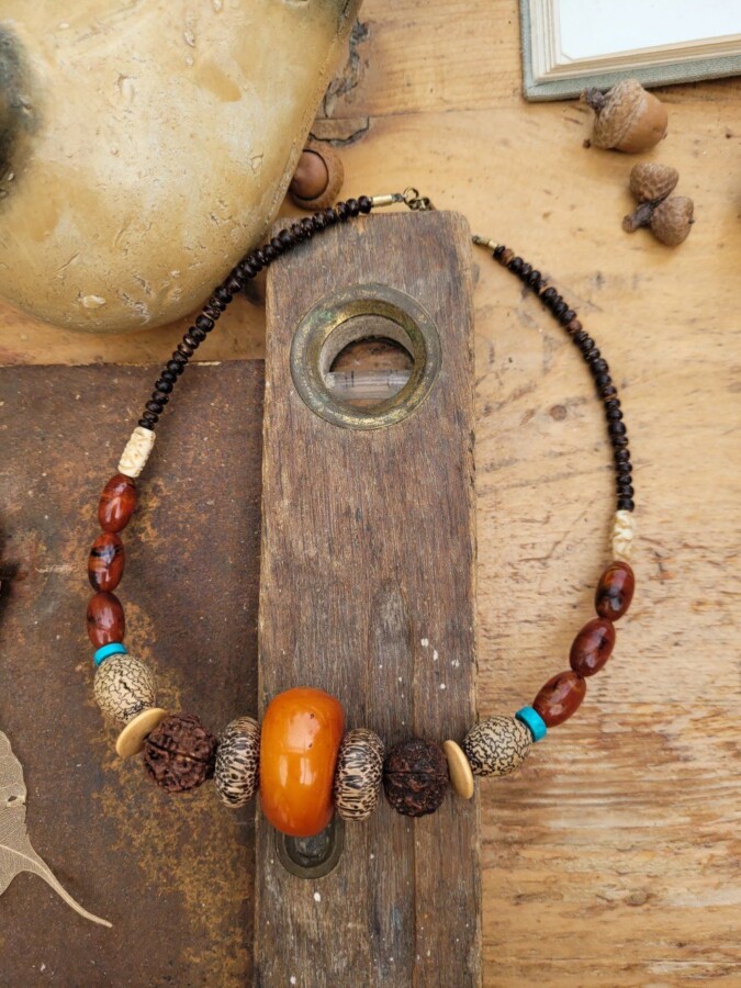Artisanat collier ventre africain