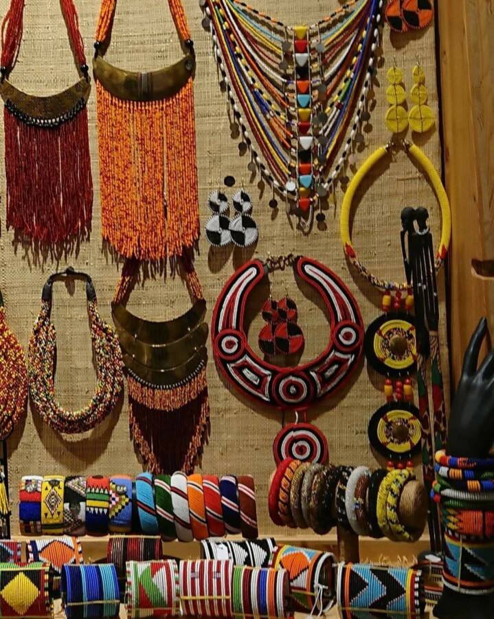 Artisanat collier ventre africain