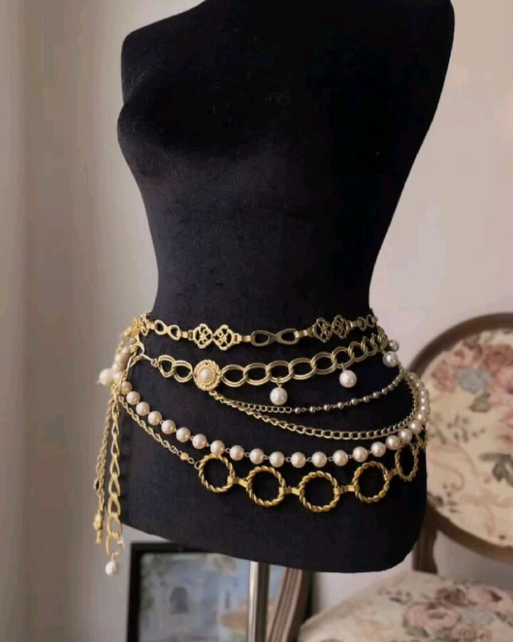 Style avec collier tour de taille