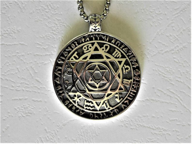 Les bijoux de protection et leur symbolique spirituelle expliquée
